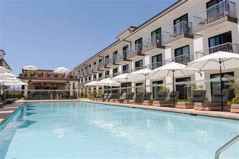 Centrally Located Hotel in Inglewood